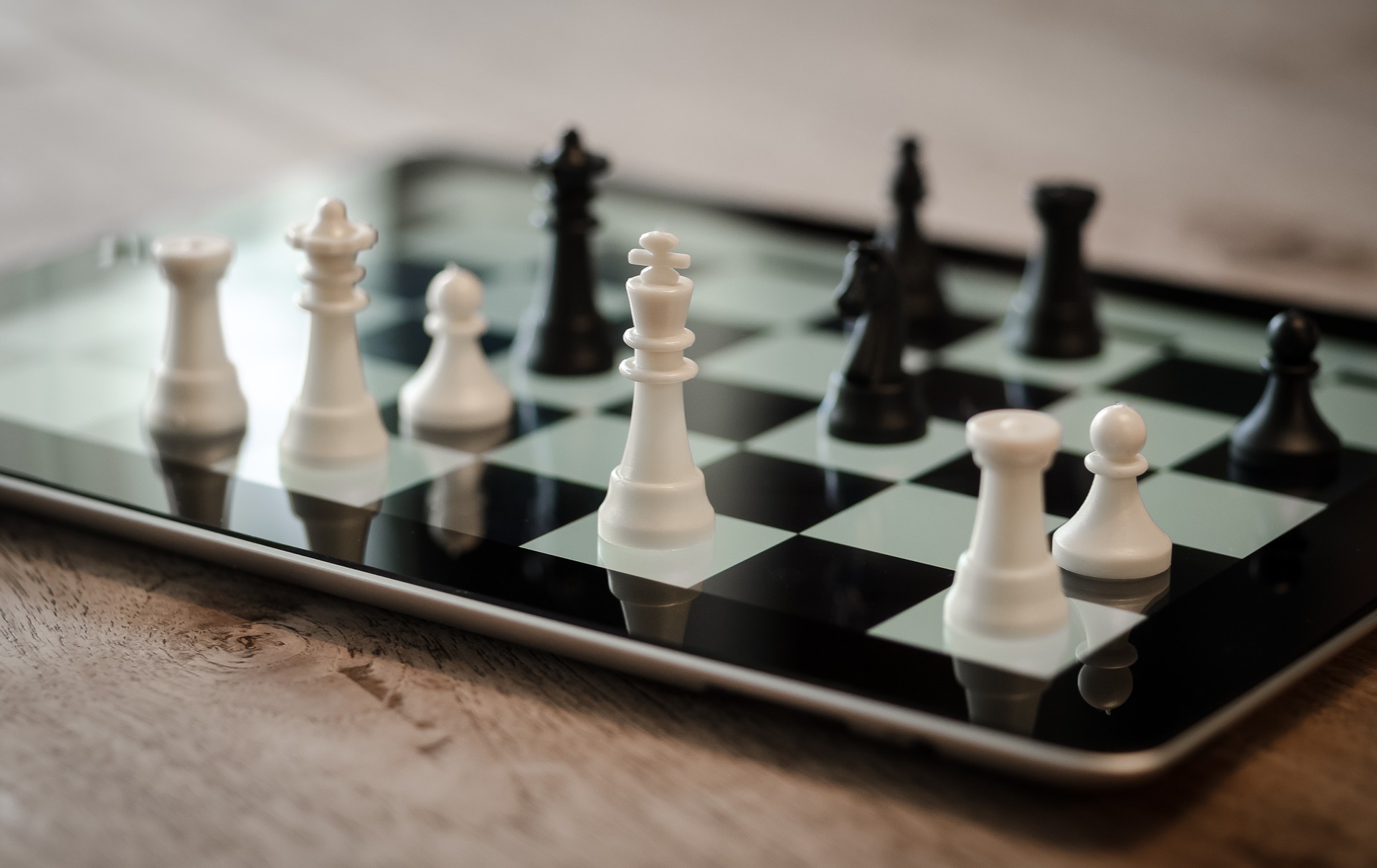 Training weiterhin online, Spieleabend in Präsenz, Update Spielbetrieb